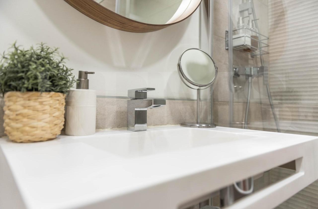Lovely Boho Apartment With Parking - Historic Center By Rems Málaga Kültér fotó